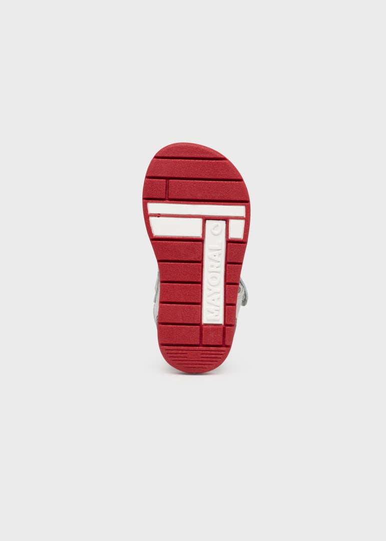 Mayoral basutės berniukui.