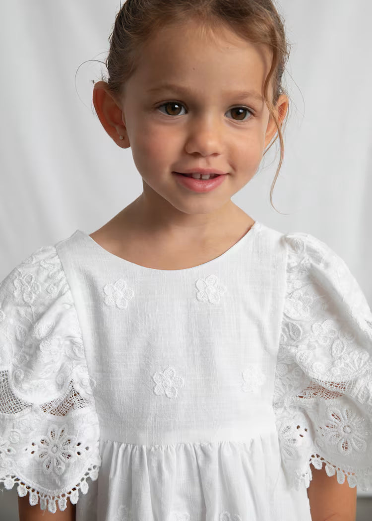 Mayoral balta nėriniuota suknelė Blanco.