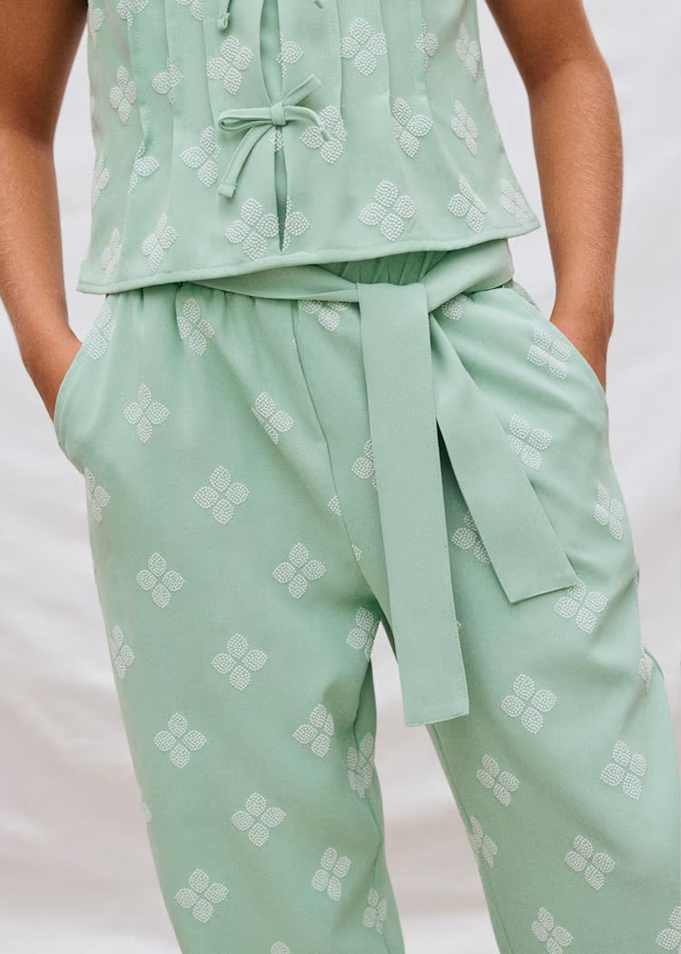 Plačios laisvalaikio kelnės mergaitėms.