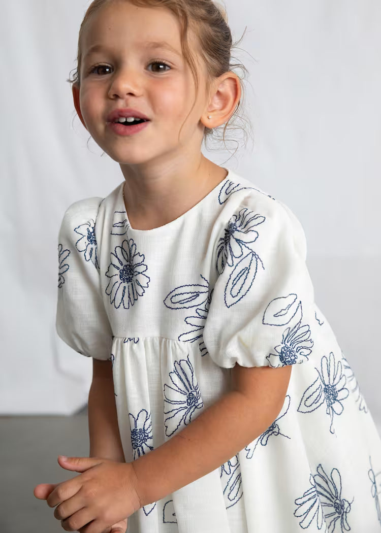 Mayoral suknelė pūstomis rankovėmis .